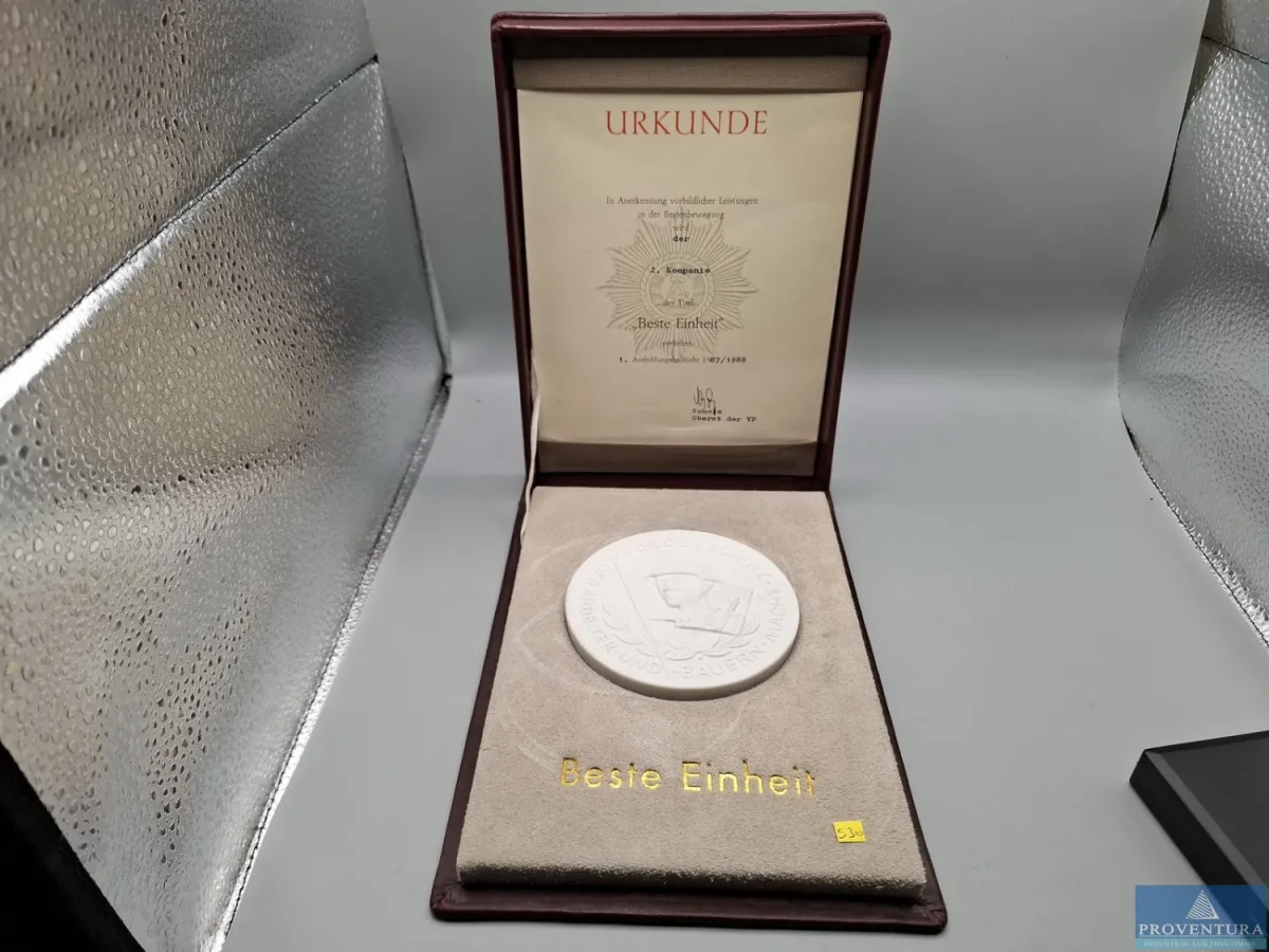 Medaille NVA Beste Einheit Meissener Porzellan mit