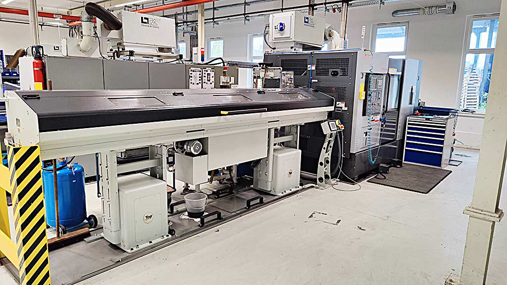 Takamatsu XYT-51 CNC Dreh- und Fräszentrum