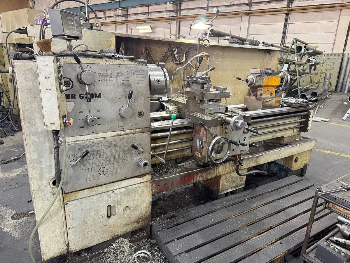 PONAR-Wroc?aw TUR 630 M Leit- und Zugspindeldrehmaschine