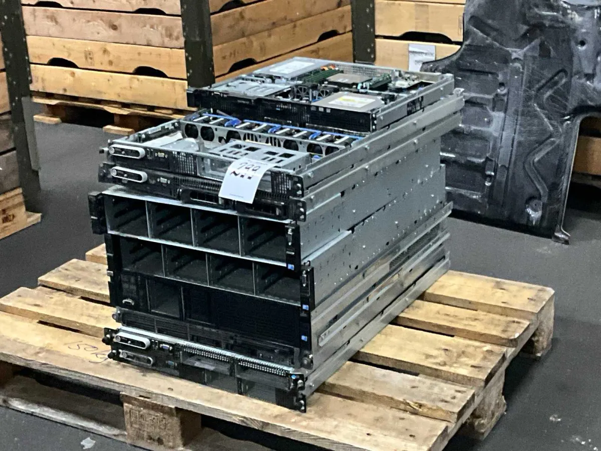 Verschiedene Computer und Teile