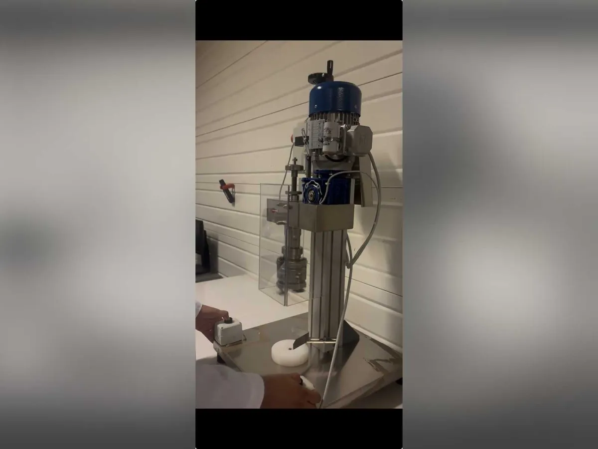 C.M.C. S.N.C - Halbautomatischer Sample-Capper-CM/RE 500