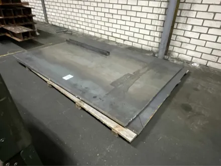 Verschiedene Stahlplatten – RESALE