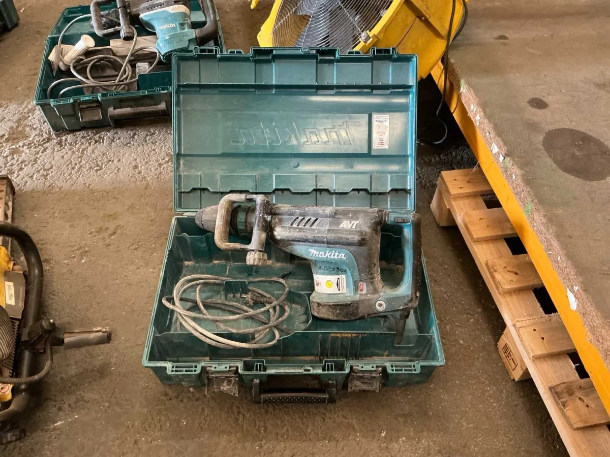 MAKITA HM1213C Abbruchhammer