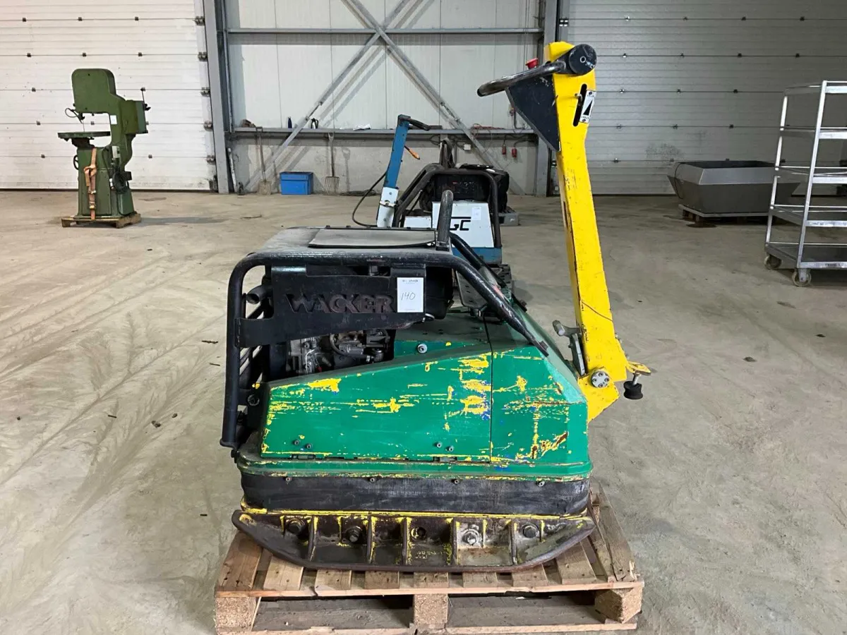 Compacteur de plaques Wacker DPU 100-70 2004