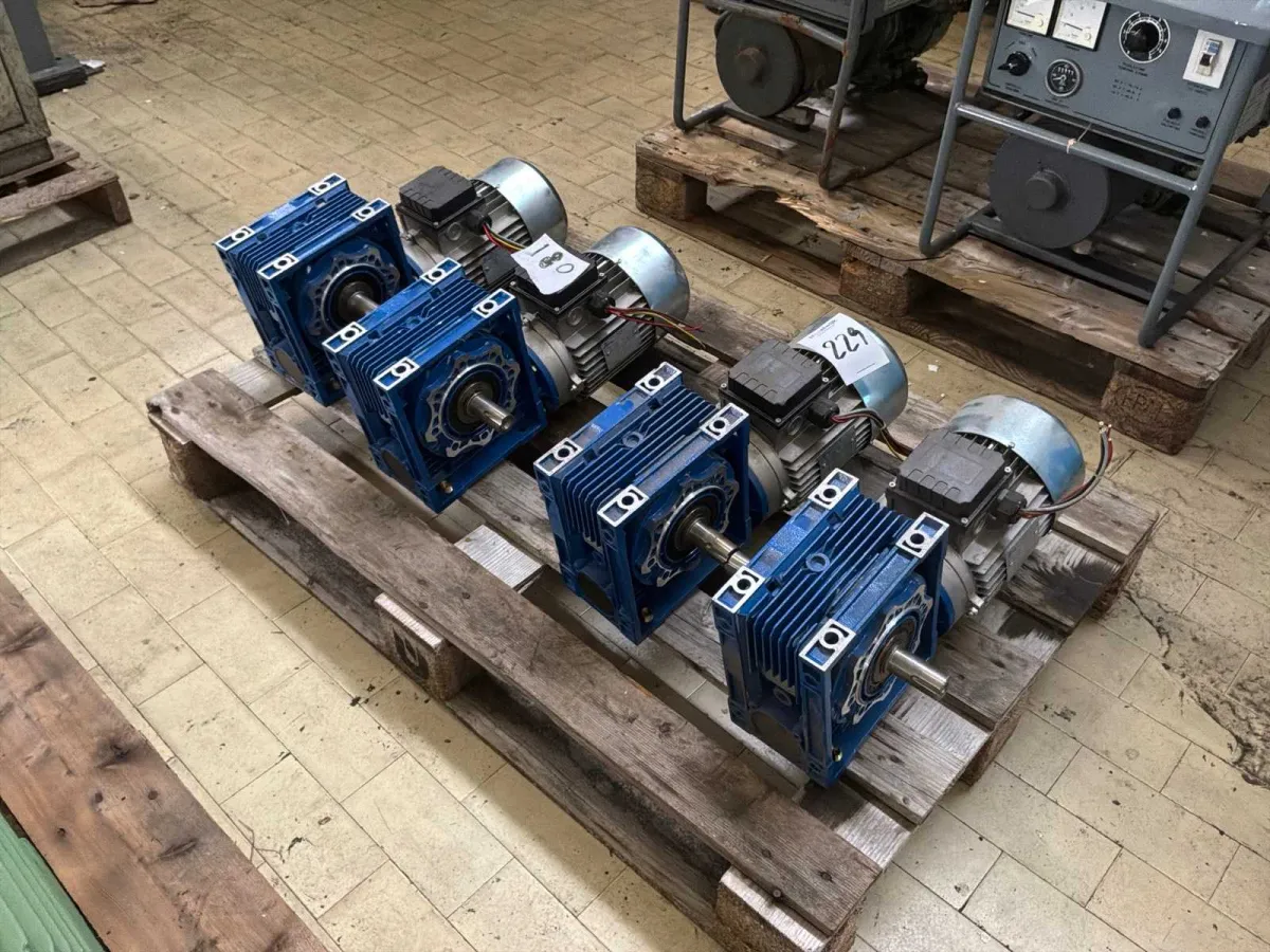 Getriebemotoren (4x)