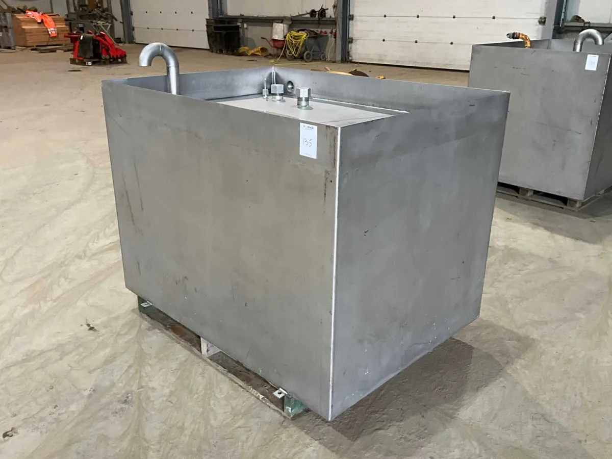 Edelstahltank