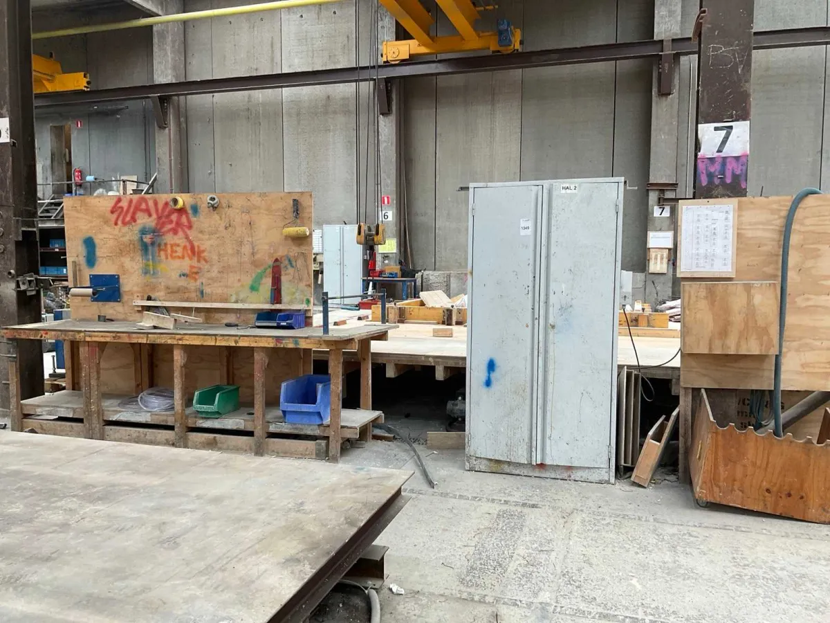 Werkbank und Schrank
