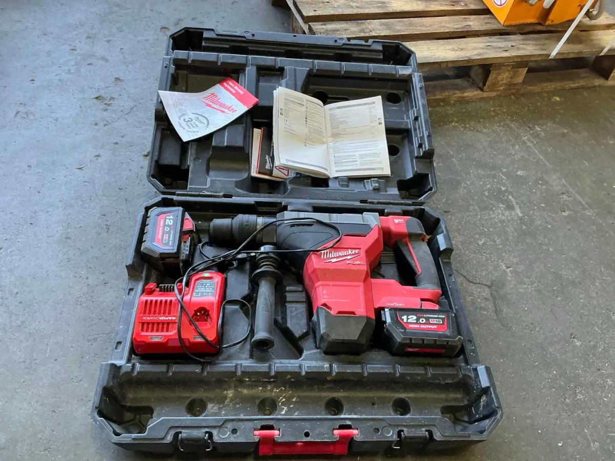 MILWAUKEE - M18 FHM - Abbruchhammer inklusive 2x Akku & Ladegerät
