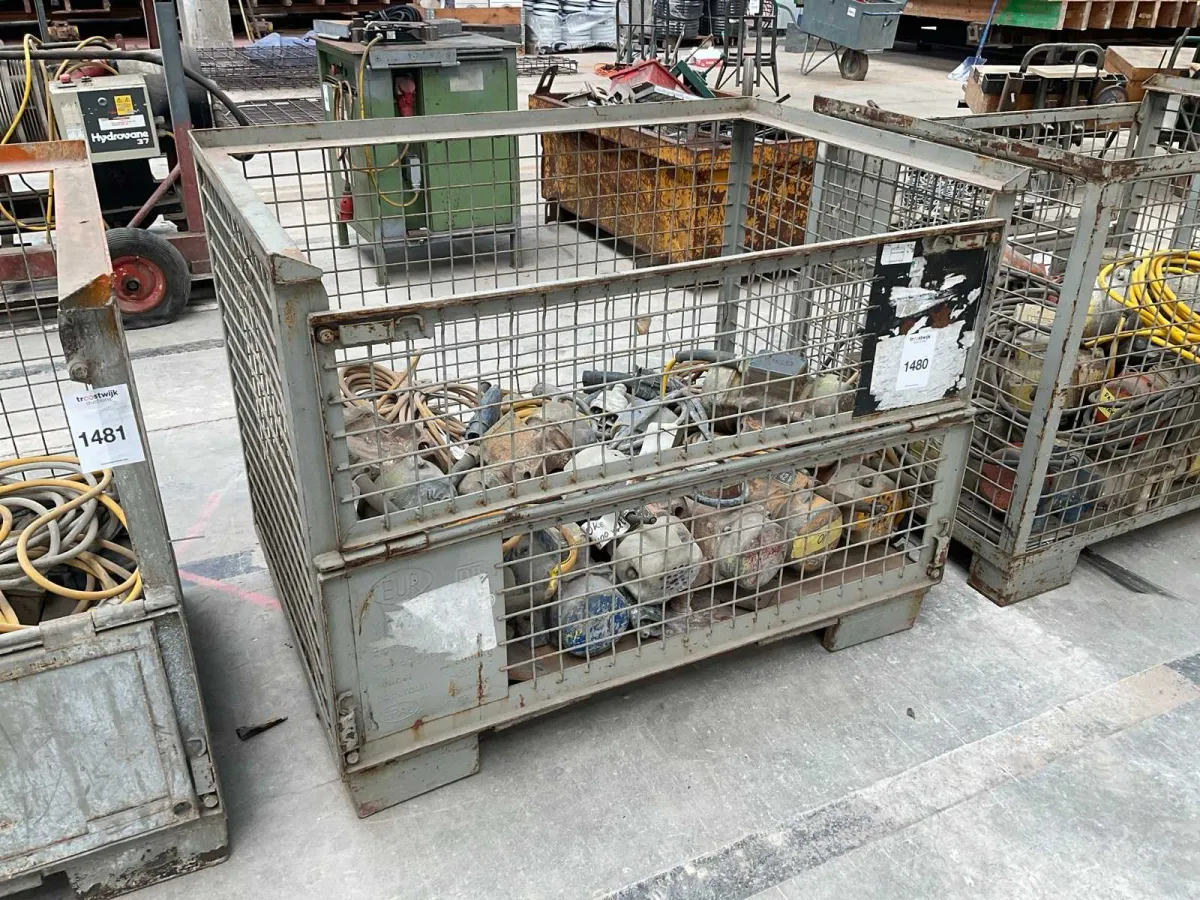 Gitterbox mit Wacker-Vibrationsmotoren