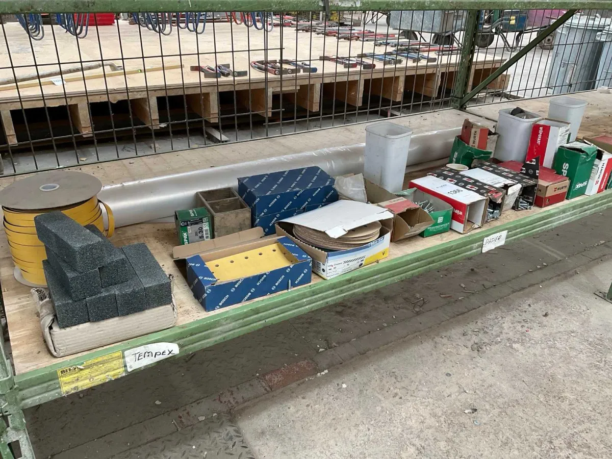 Würth Verschiedene Schuppen und Befestigungen