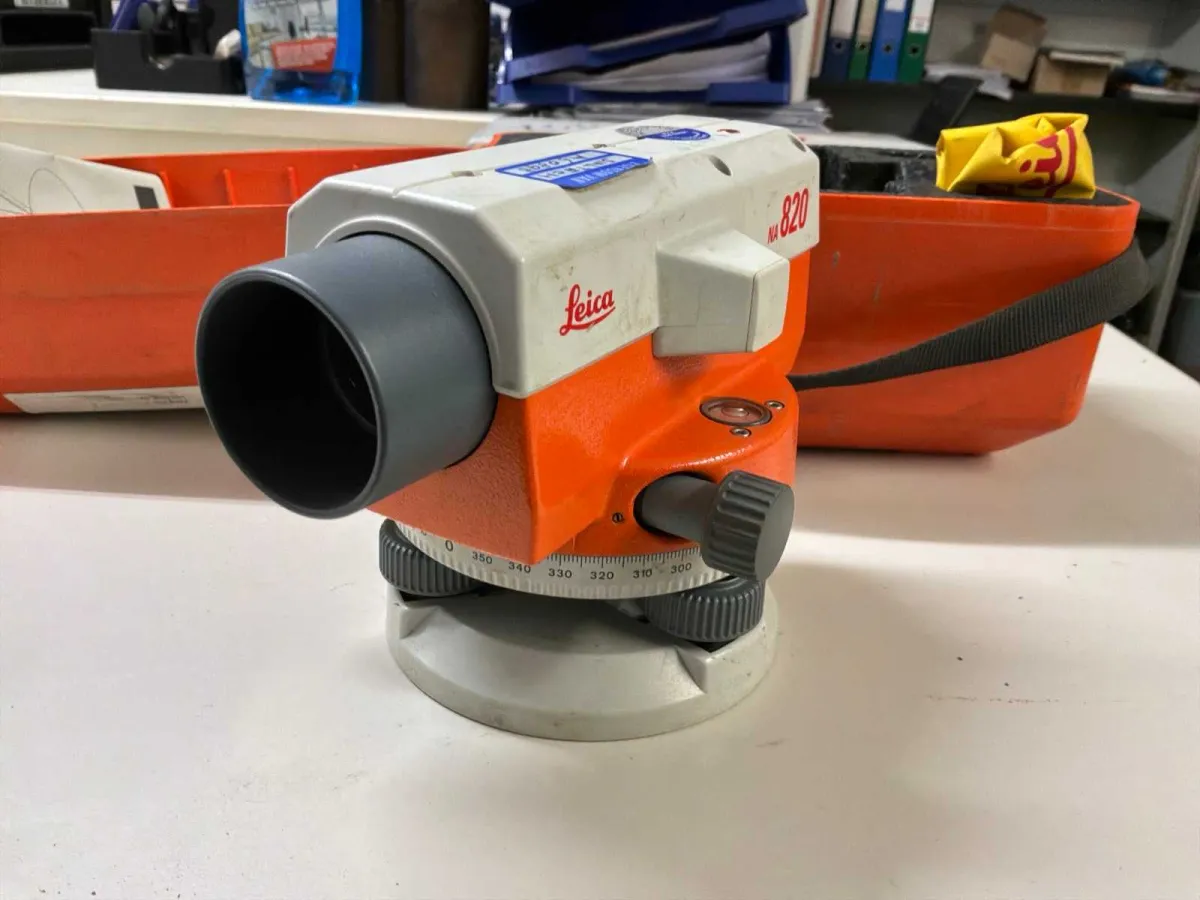 Leica NA820 Automatico
