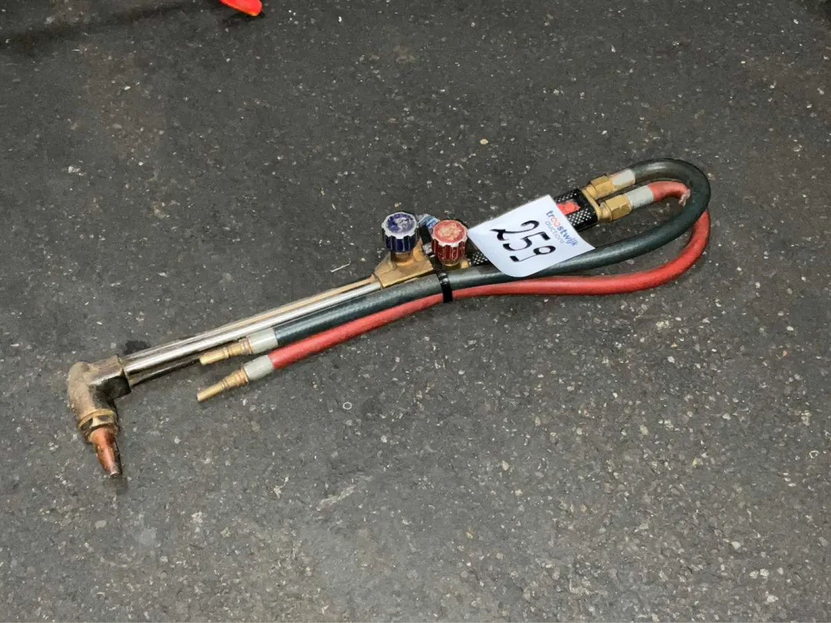 Cutting torch