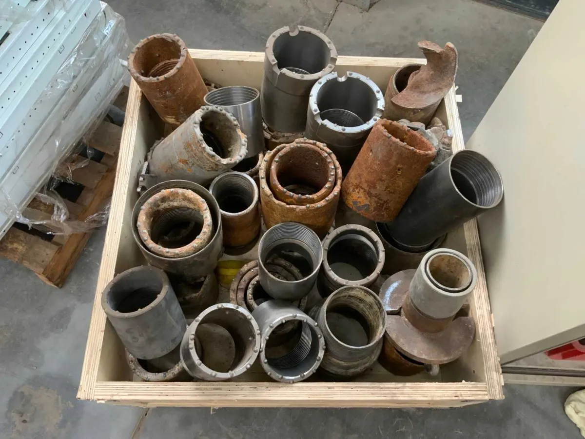 Lote de cabezas y piezas de perforación