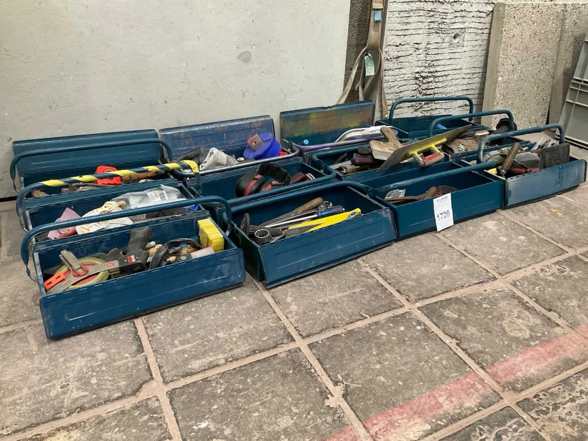 Tool boxes with various hand tools (12x)