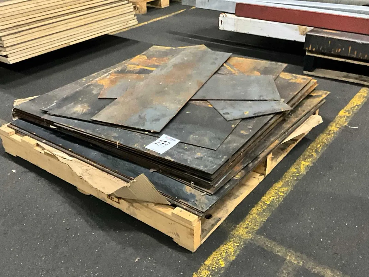 Verschiedene Stahlplatten