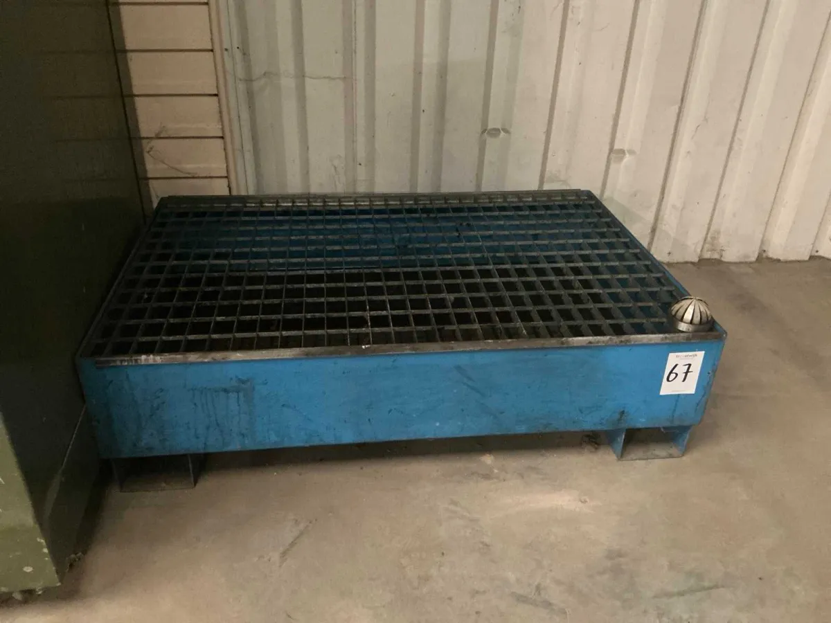 Oil drip tray