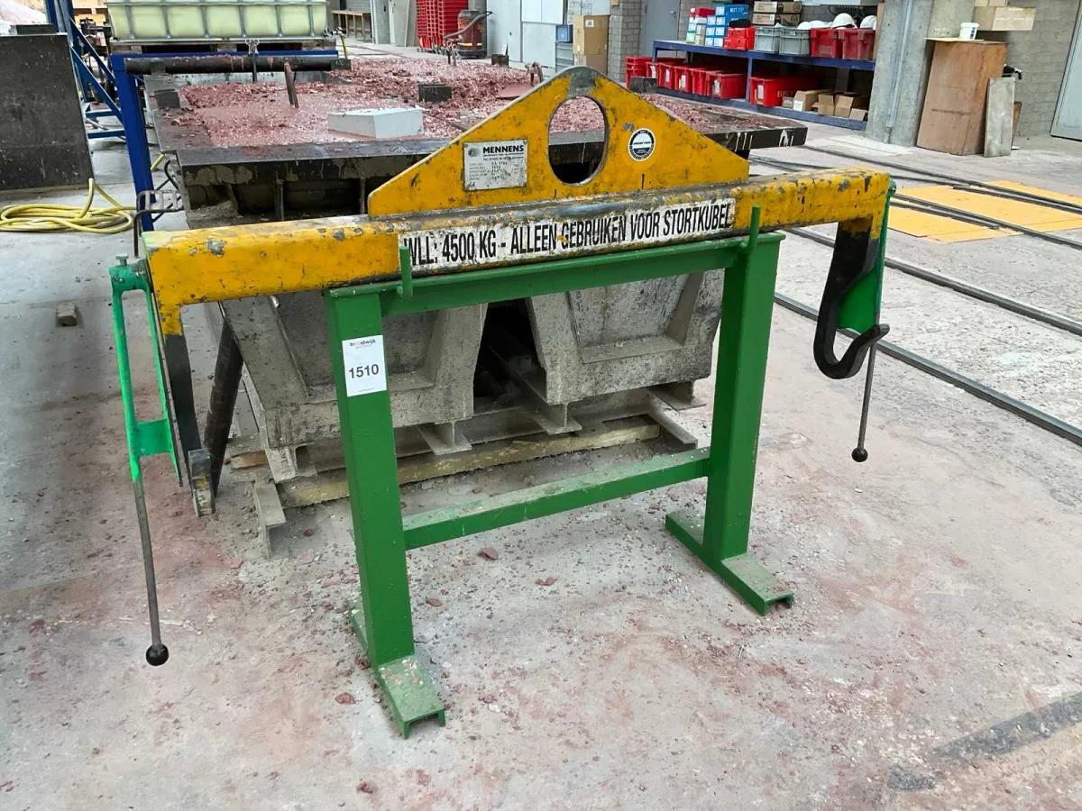 2011 Mennens Lifting beam