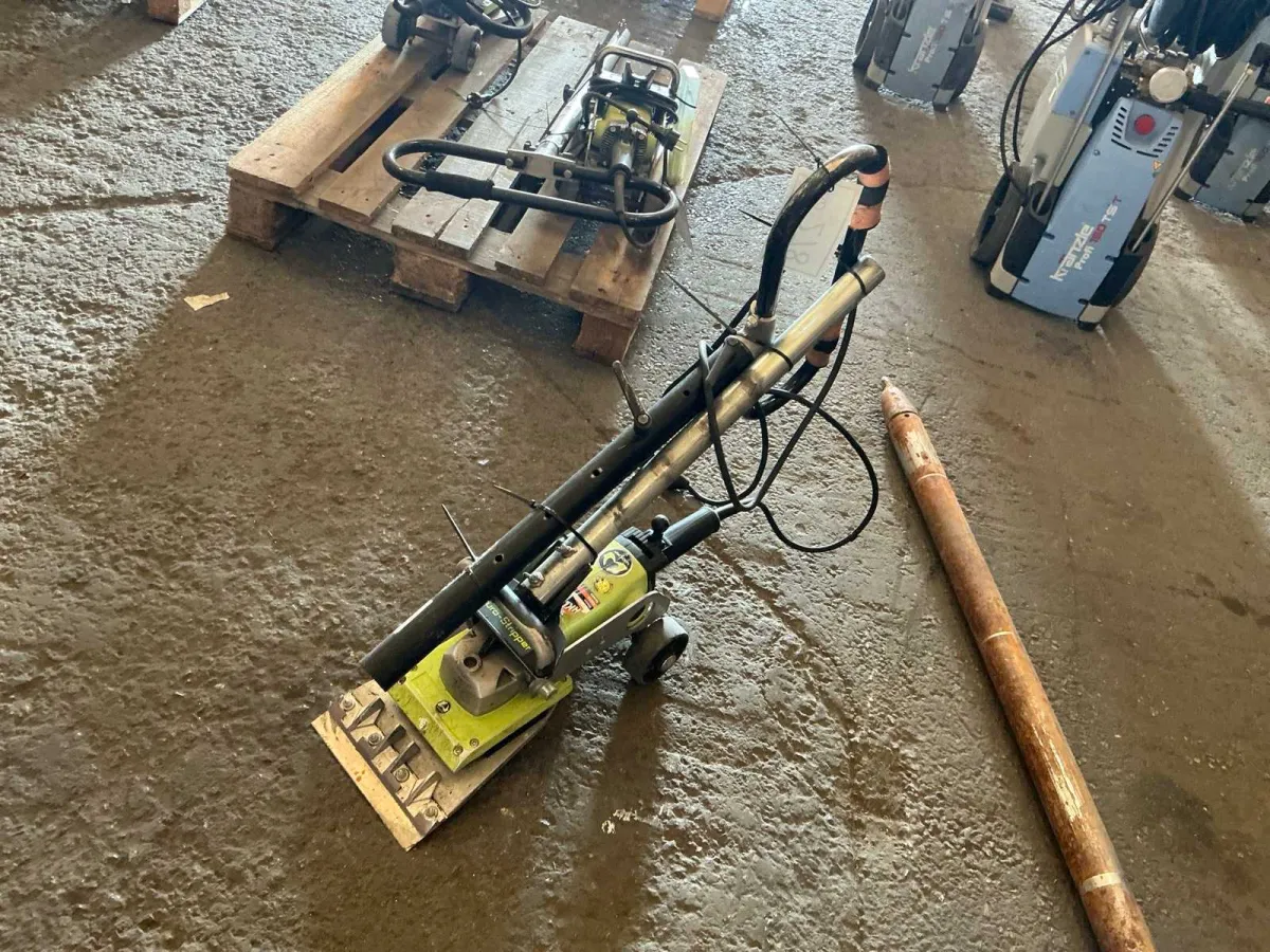 2016 - WOLFF - DURO-STRIPPER - Flooring removal device