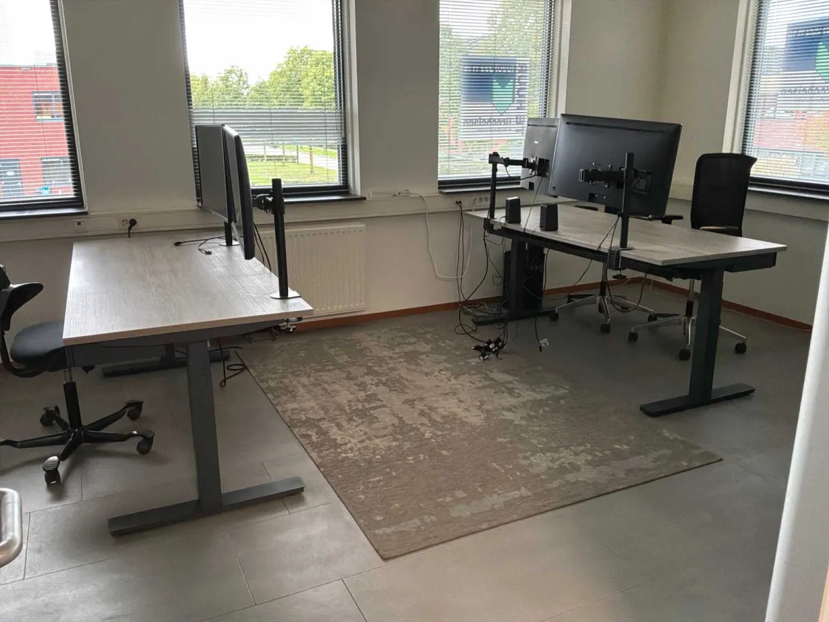 Desk (2x)