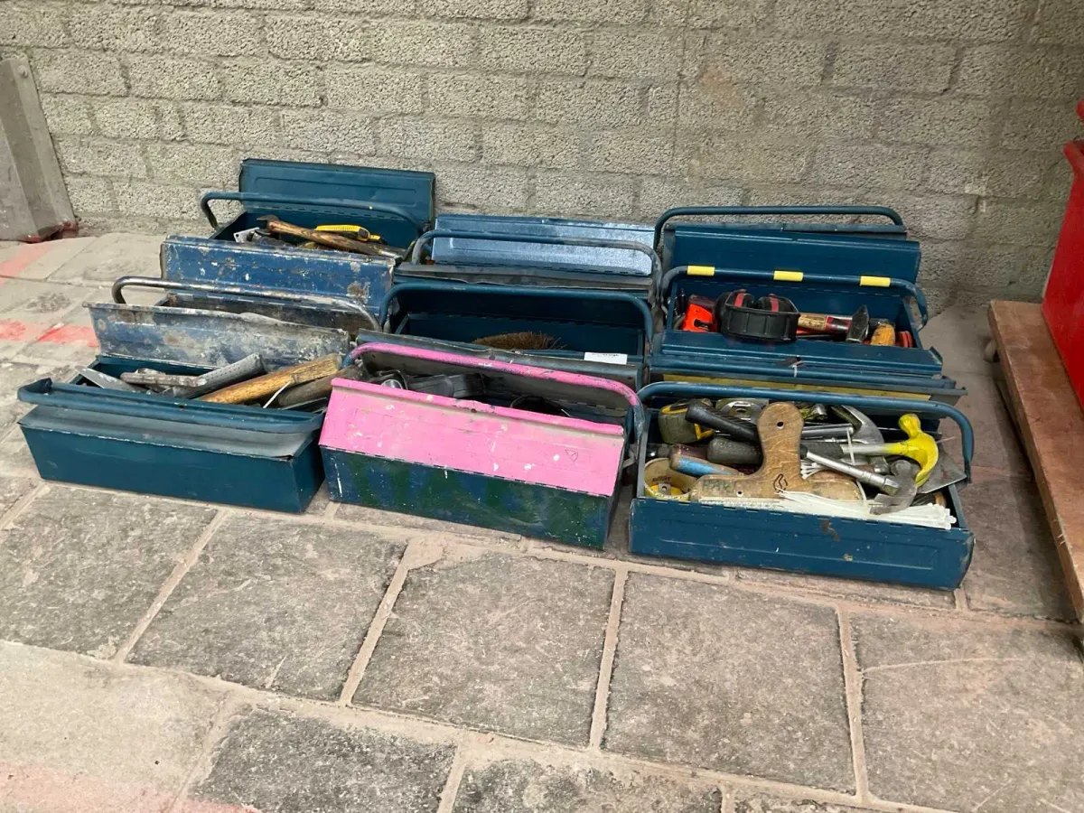 Tool box with various hand tools (12x)