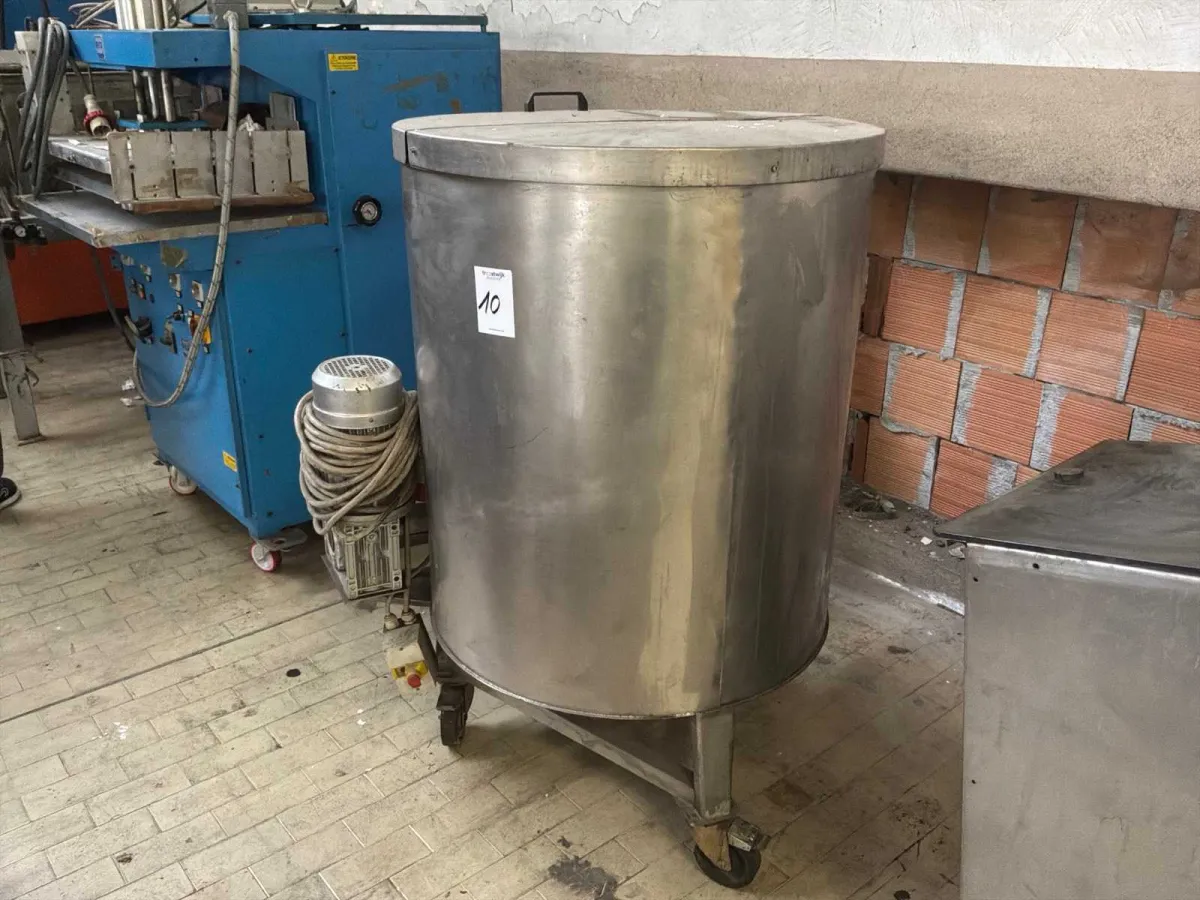 Réservoir de stockage motorisé