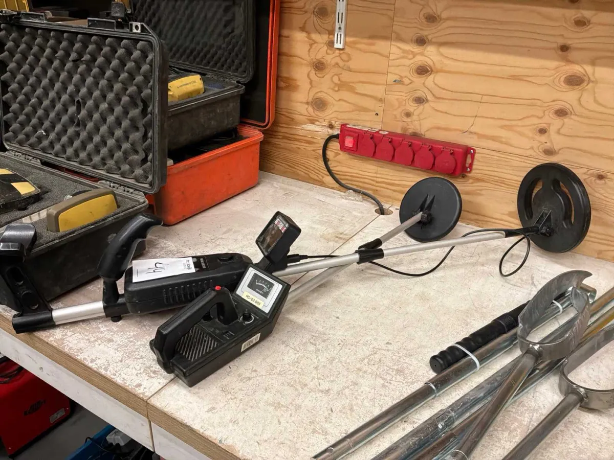 Metal detector (2x)