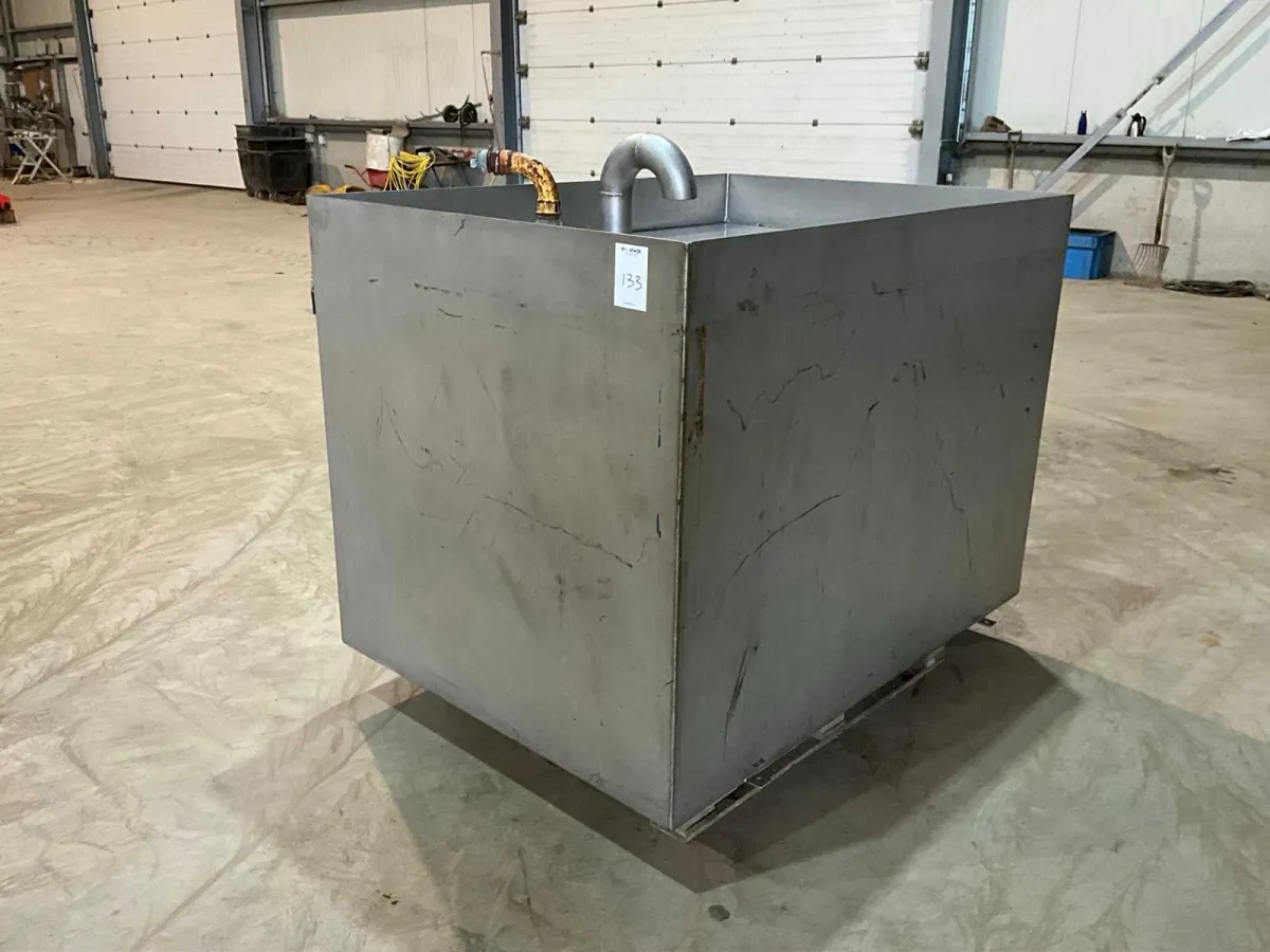 Edelstahltank