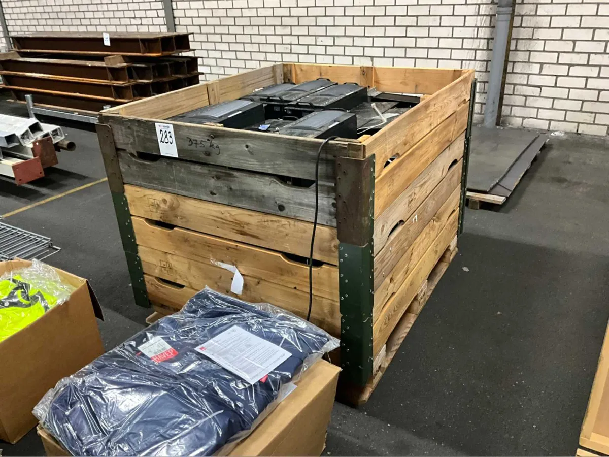 Verschiedene Computer und Teile