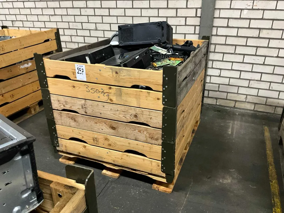 Verschiedene Computer und Teile