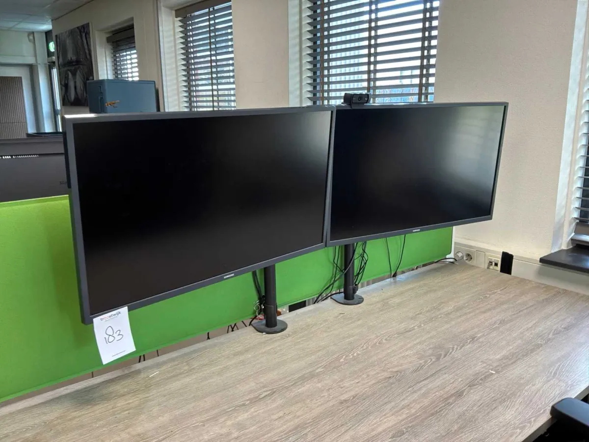 Samsung-Monitor (3x)