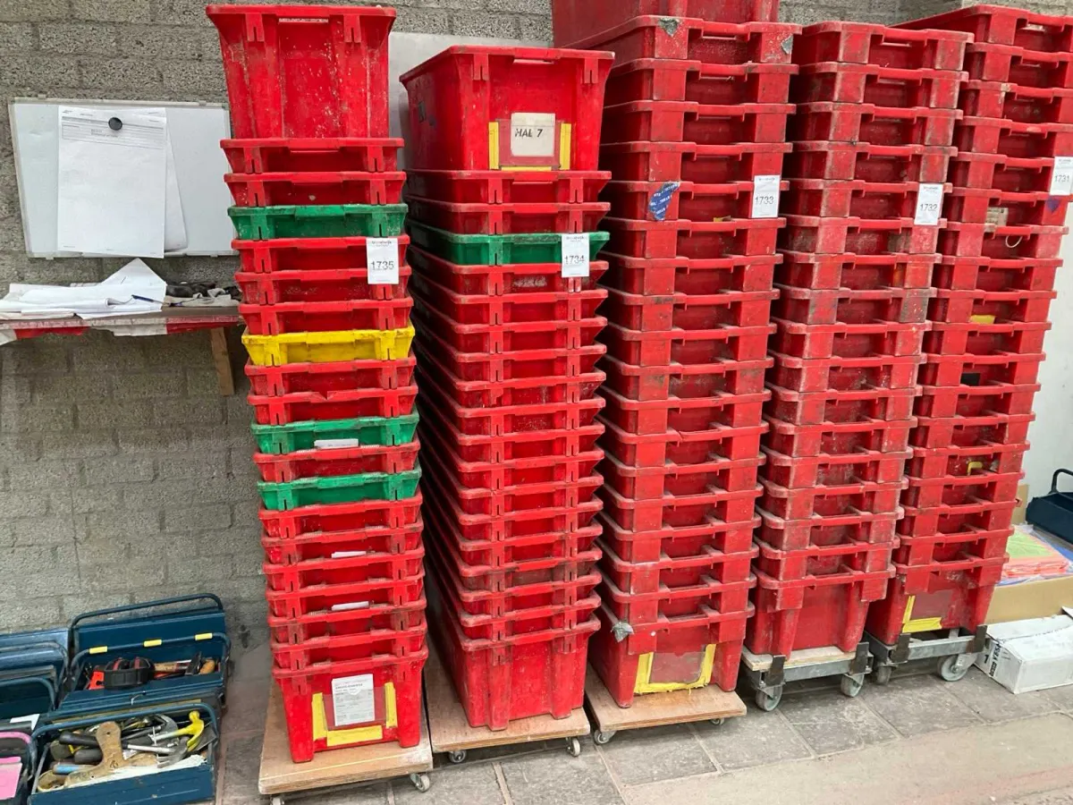 Stacking crates on trolley