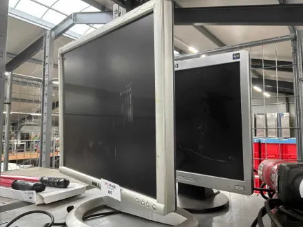 Dell / HP Monitor (2x) – RESALE