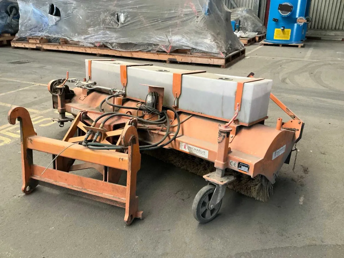 2014 Michaelis Maschinenbau KB 60 / 26 VS Anbau-Kehrmaschine