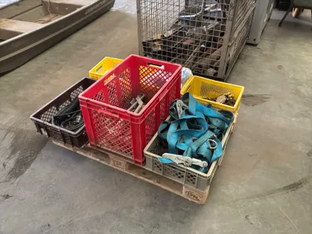 Paletten verschieden. – RESALE