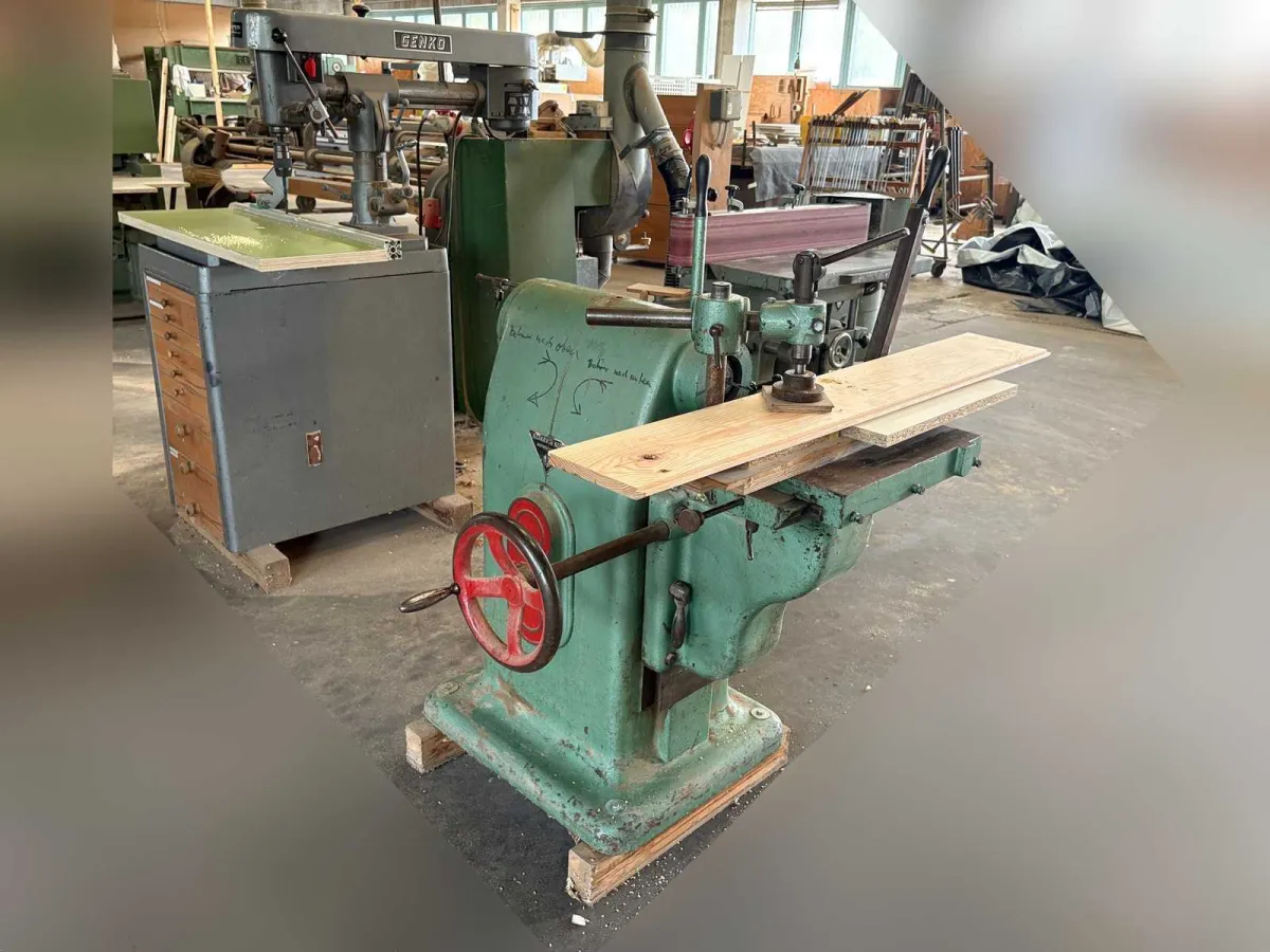 2x Holzbearbeitungs-Bohrmaschine – GENKO Radialbohrmaschine & KUPER Horizontalbohrmaschine