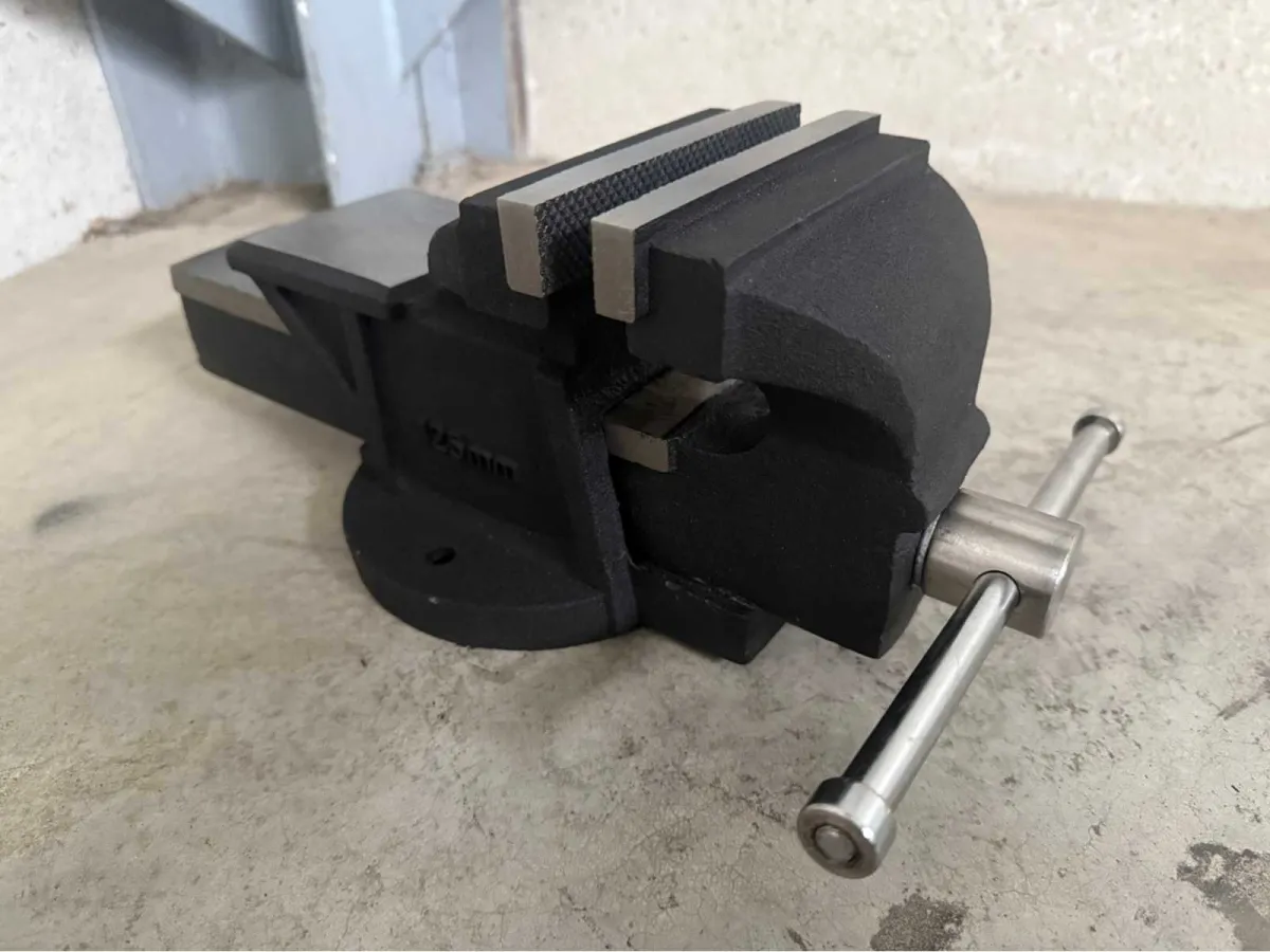 Tornillo de banco JCB 125mm