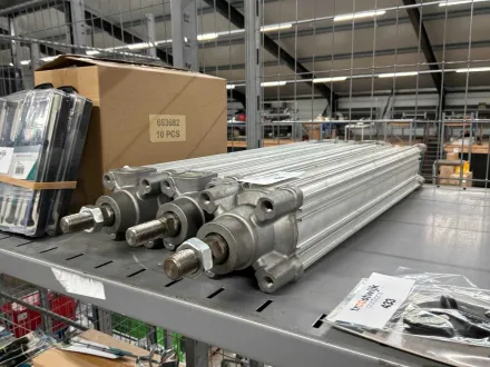 Pneumatischer Zylinder (3x) – RESALE