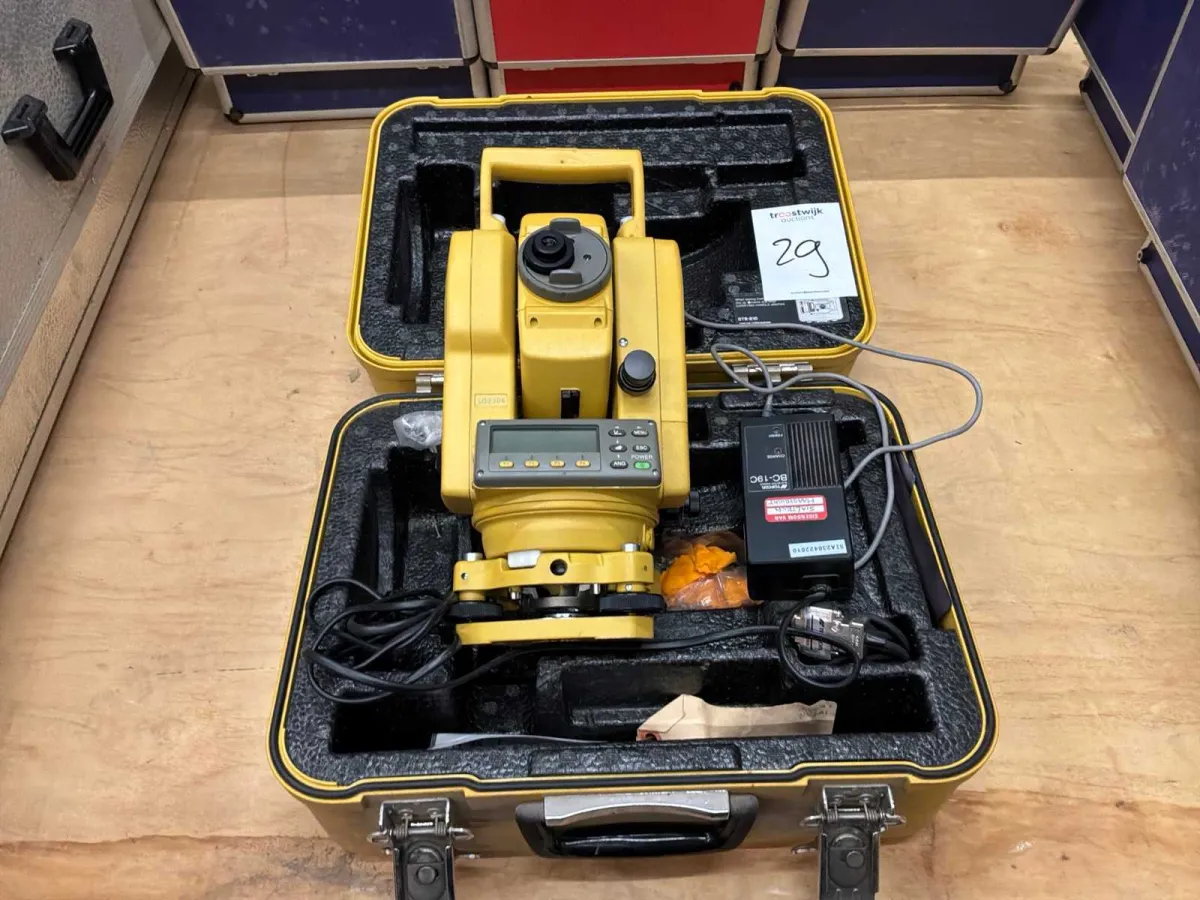 Stacja totalna Topcon GTS-211D