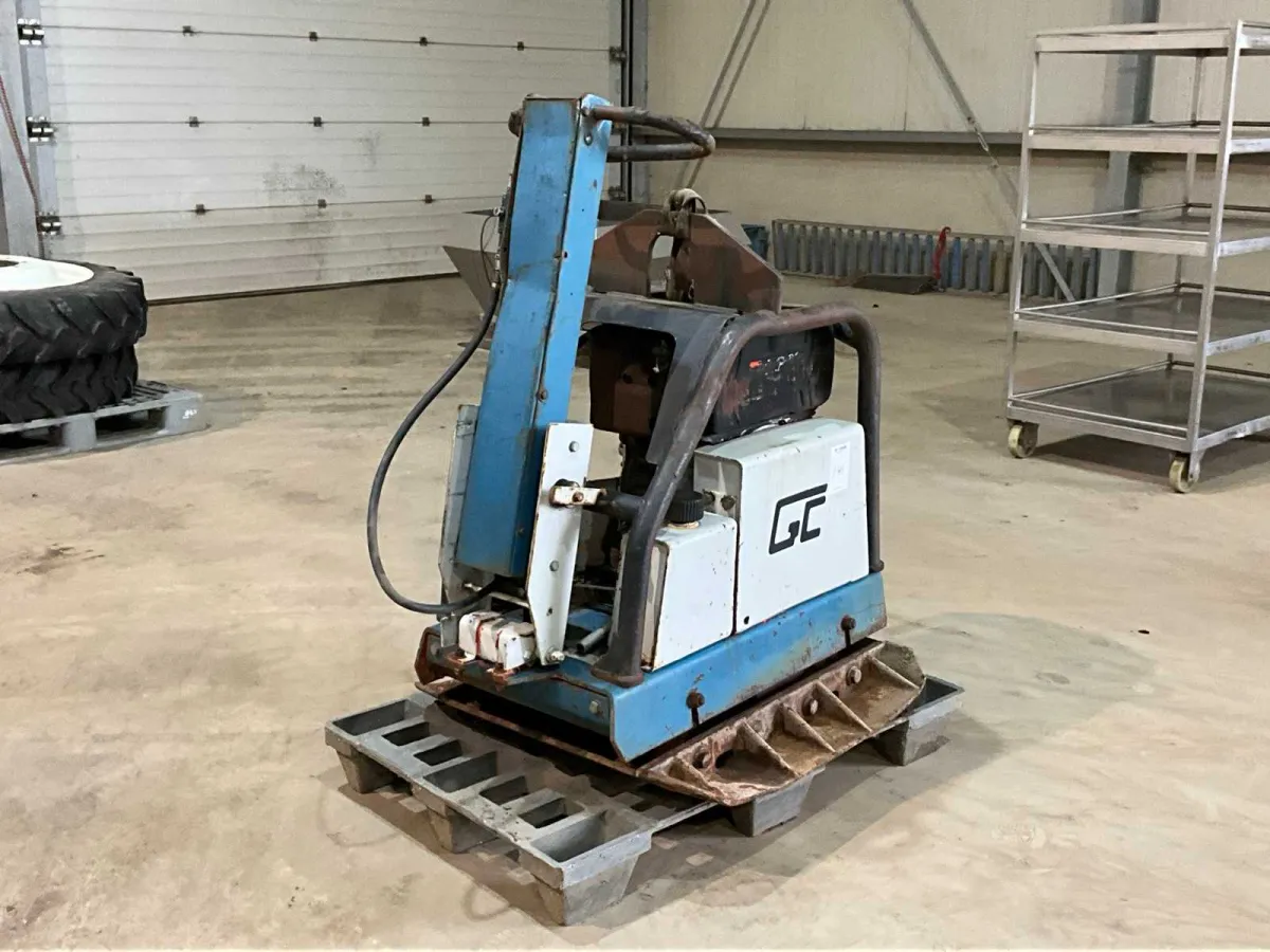 Compacteur de plaques GC