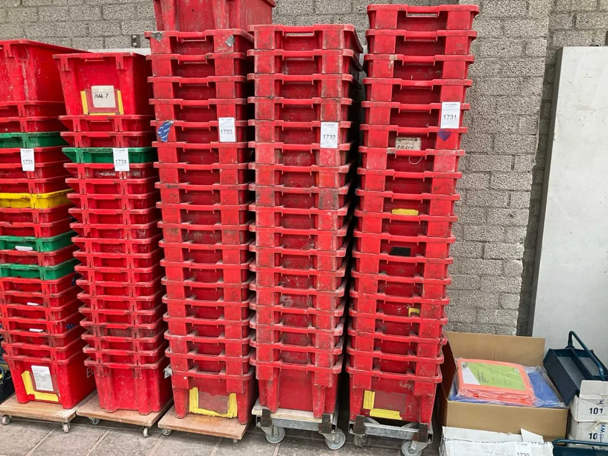 Stacking crates on trolley
