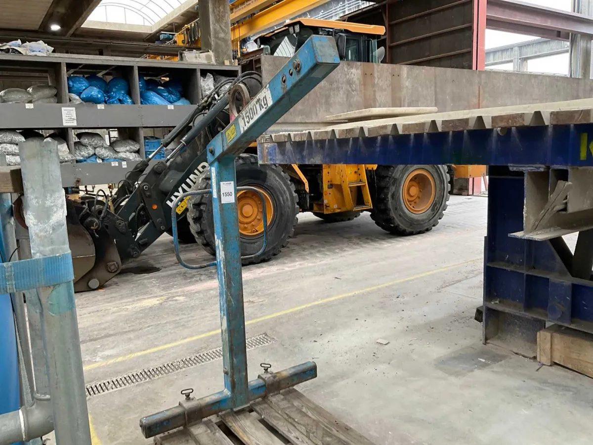 Pallet hook