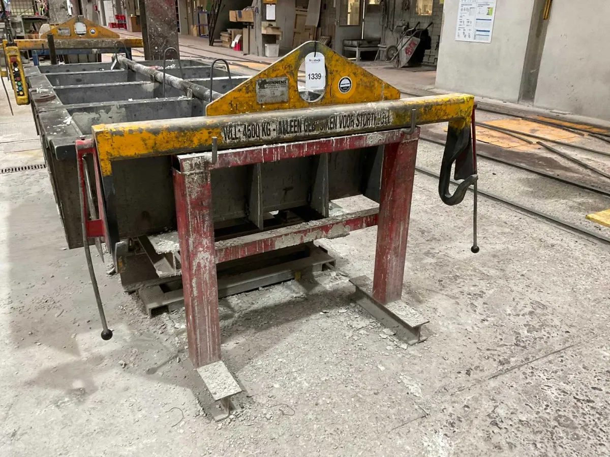 2011 Mennens Lifting beam