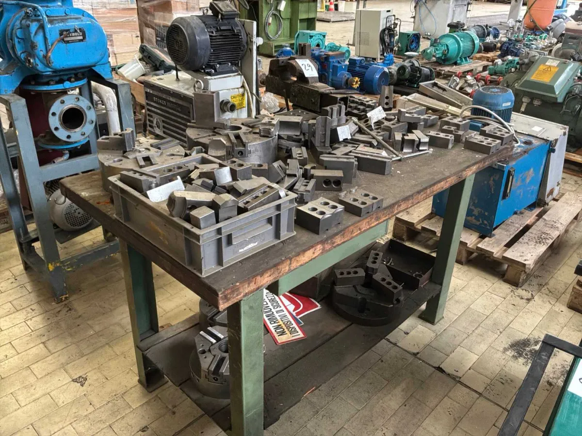 Workbench mit Inhalten