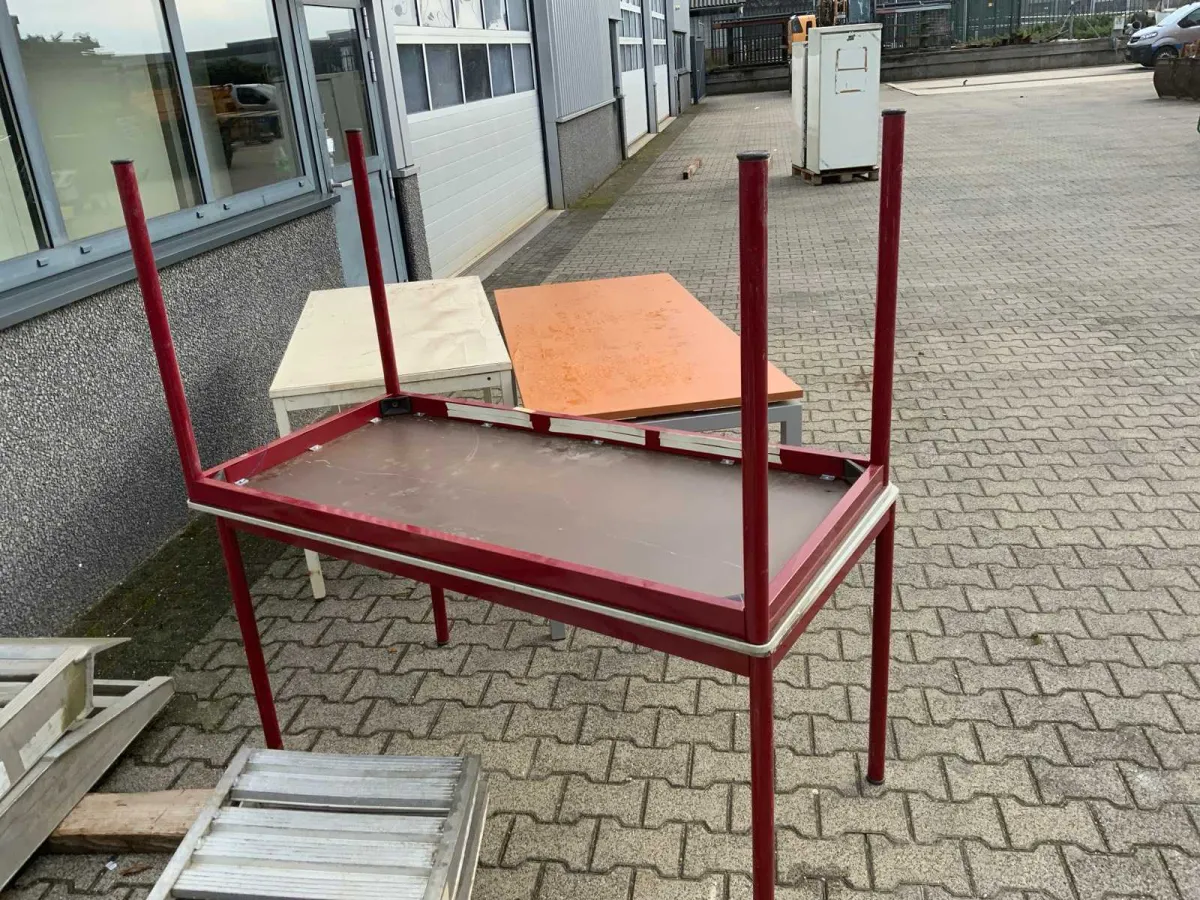 Charge von Büromöbeln