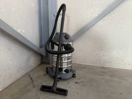 Stahlgruppe 30-Liter-Industrie-Nass-/Trockenstaubsauger – RESALE