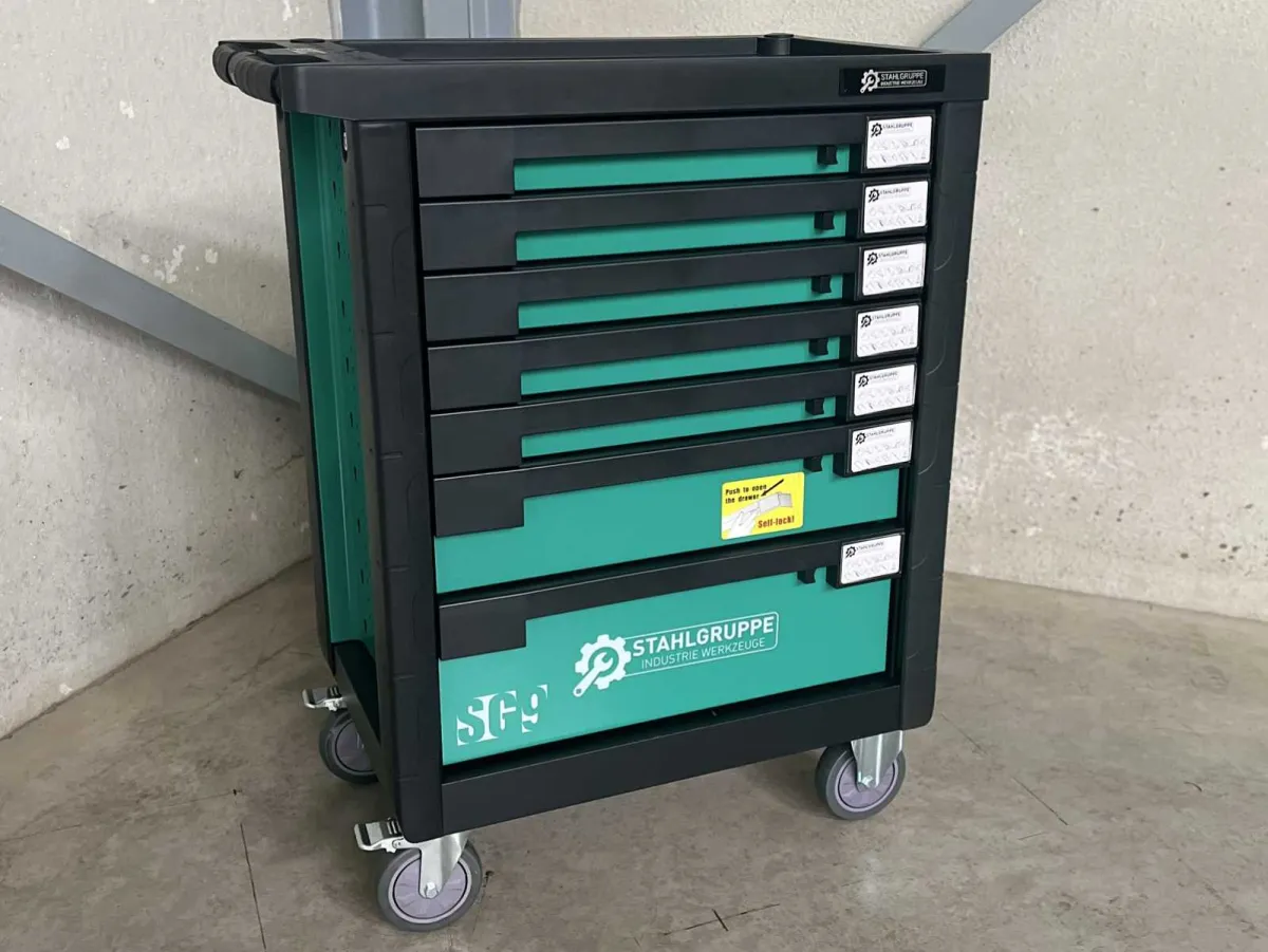 Stahlgruppe SG9 professionell gefüllter Werkzeugwagen