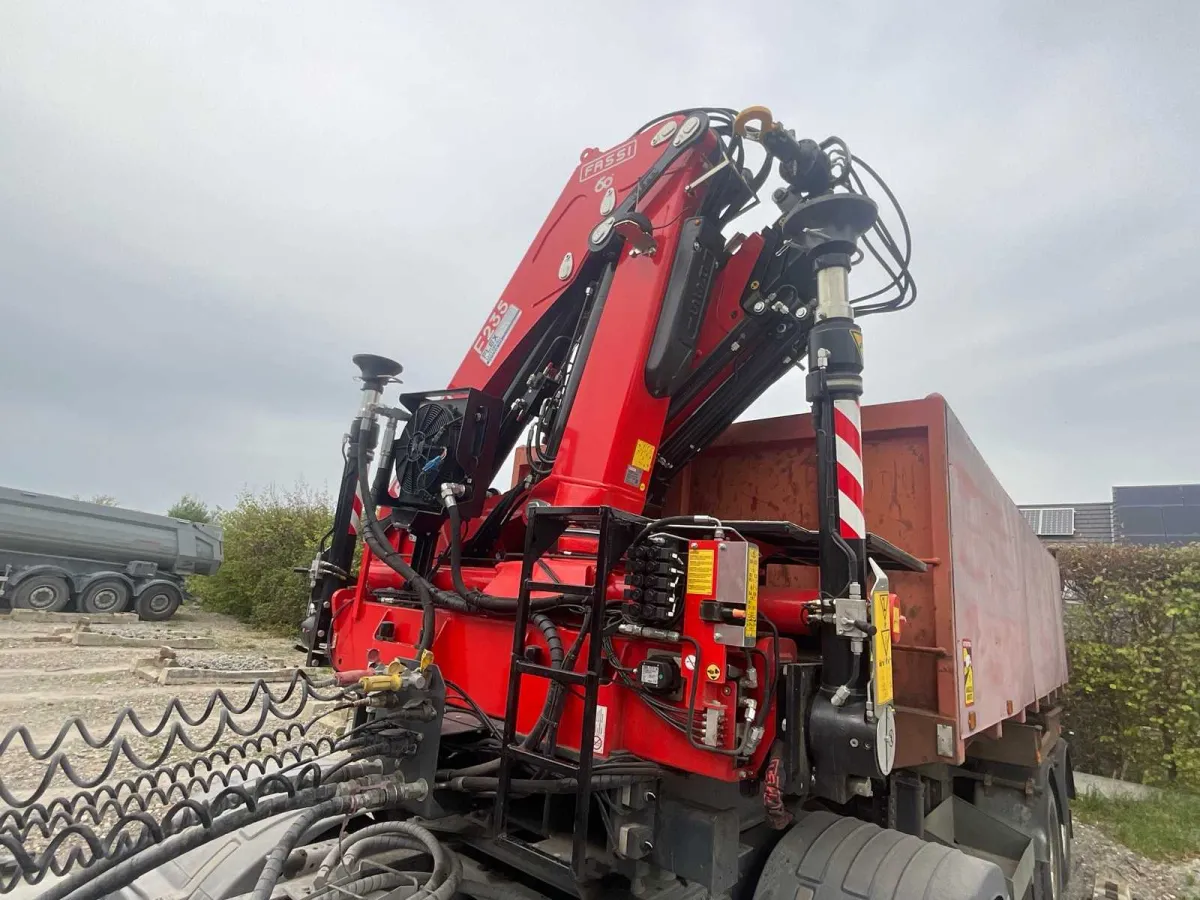 2025 Langedorf Kipper mit Fassi F235 /SK18/25 Kran – Sattelliegerkipper