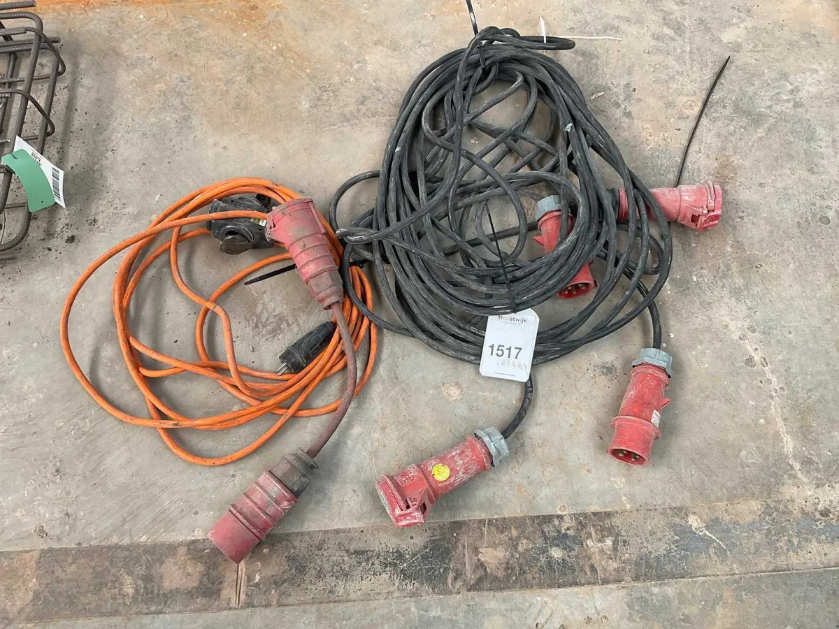 Power cable (2x)