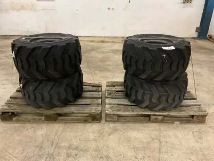 Mitas 31x15.50-15 Skid Steer SK-02 Radlader Reifen mit Felgen (4x) – RESALE