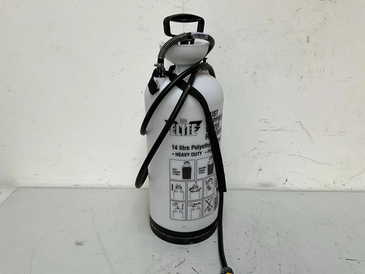 Water pressure tank